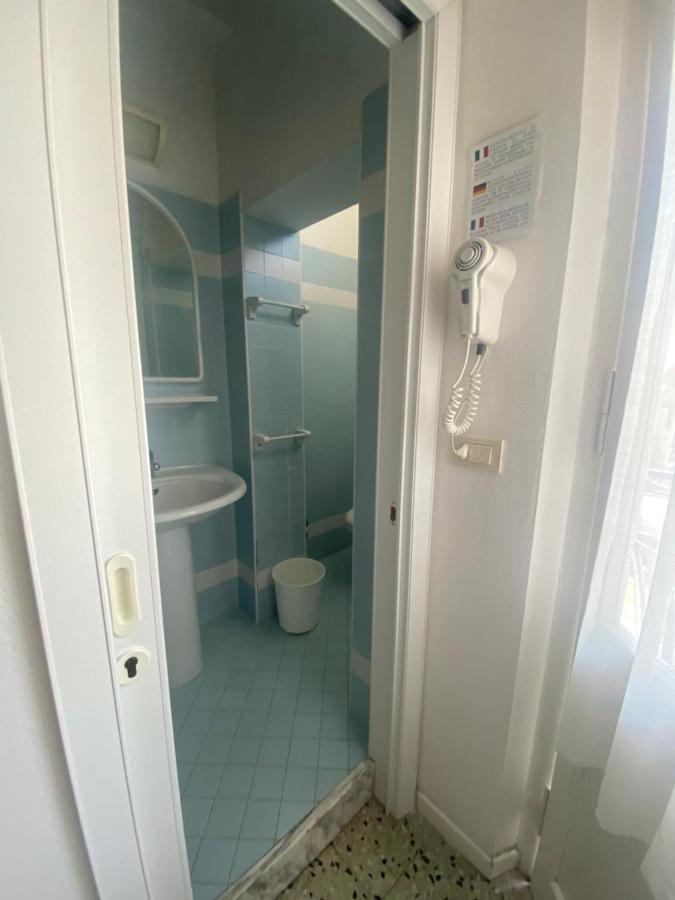 B&B Hotel Lucciola Cattolica Eksteriør billede