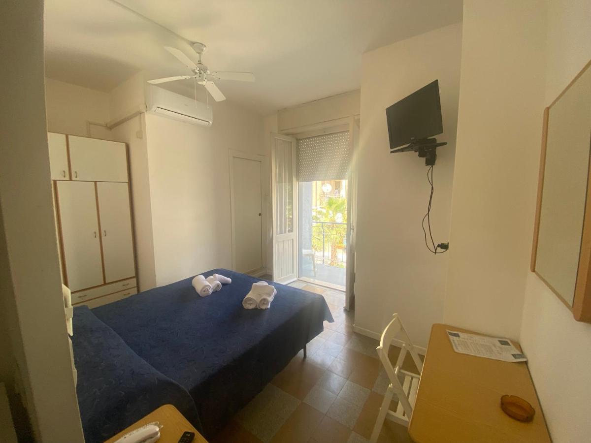 B&B Hotel Lucciola Cattolica Eksteriør billede