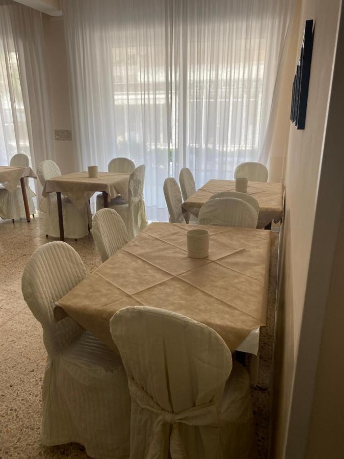 B&B Hotel Lucciola Cattolica Eksteriør billede