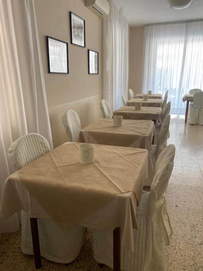 B&B Hotel Lucciola Cattolica Eksteriør billede