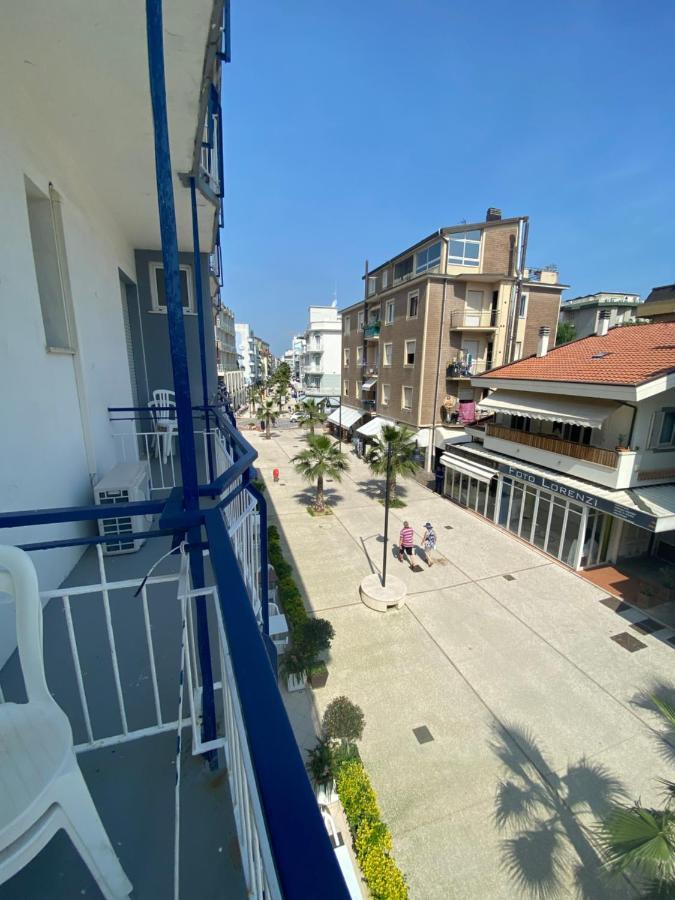 B&B Hotel Lucciola Cattolica Eksteriør billede