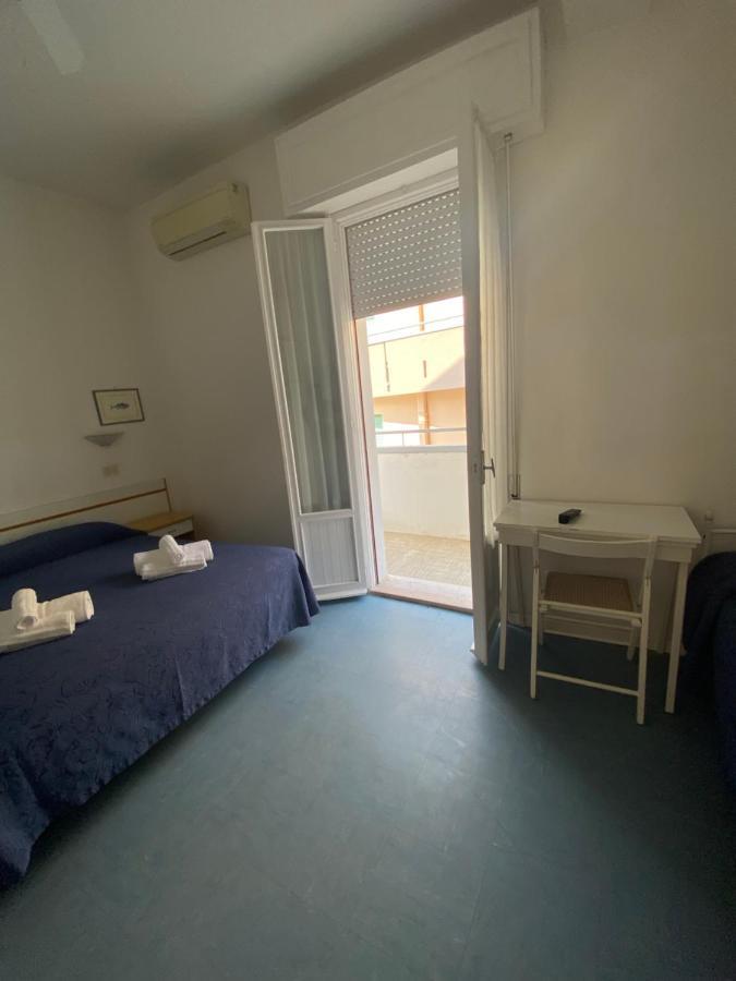 B&B Hotel Lucciola Cattolica Eksteriør billede